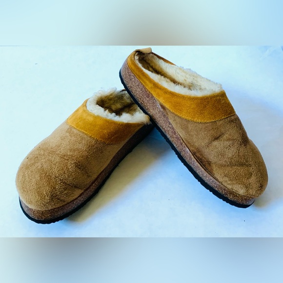 L.L. Bean Shoes - L.L. Bean size 8 Women's Wicked Good Clogs genuine shearling clog excellent